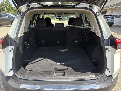 Pearl White Tricoat 2023 Nissan Rogue SV
