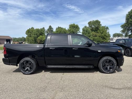 Diamond Black Crystal Pearlcoat 2026 RAM 1500 Express