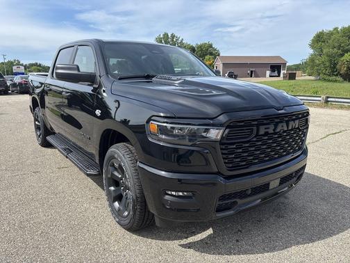 Diamond Black Crystal Pearlcoat 2026 RAM 1500 Express