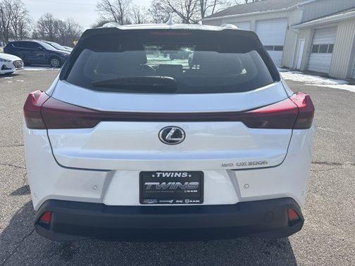 2025 Lexus UX 300h Premium