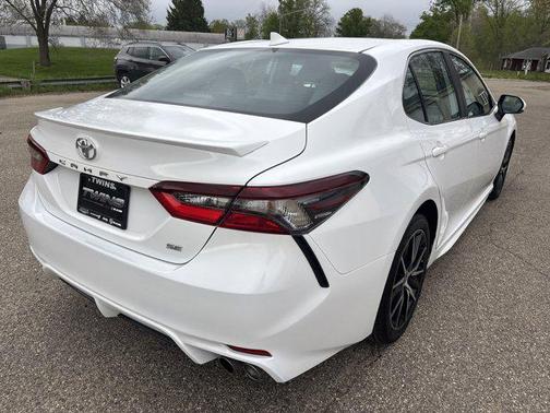 Ice Cap 2023 Toyota Camry SE