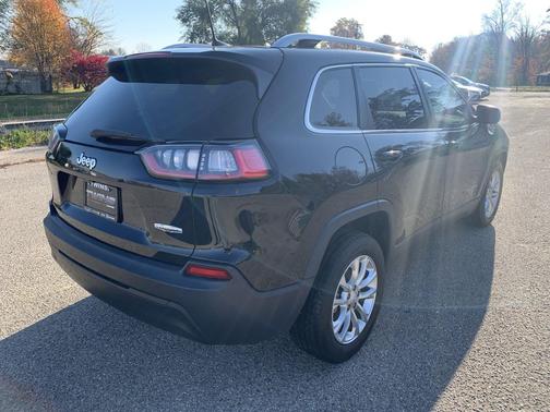 Diamond Black Crystal Pearlcoat 2019 Jeep Cherokee Latitude