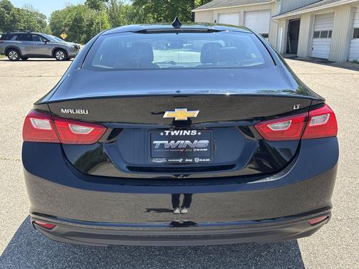 Mosaic Black Metallic 2023 Chevrolet Malibu FWD 1LT