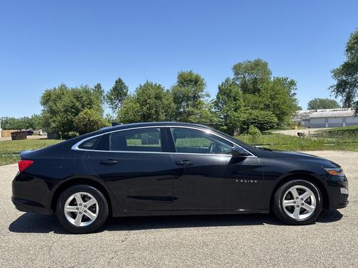 Mosaic Black Metallic 2023 Chevrolet Malibu FWD 1LT