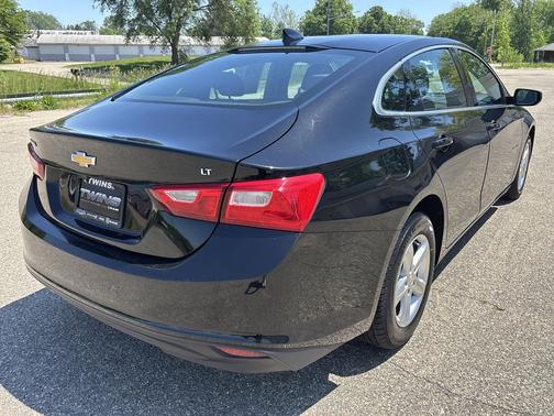 Mosaic Black Metallic 2023 Chevrolet Malibu FWD 1LT
