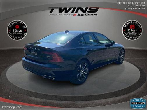 2022 Volvo S60 T5 Momentum