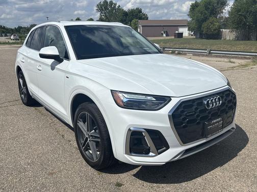 Glacier White Metallic 2023 Audi Q5 55 S line Premium Plus