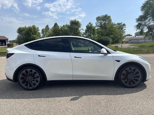 Pearl White Multi-Coat 2023 Tesla Model Y Performance Dual Motor All-Wheel Drive