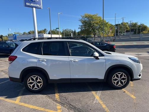 2023 Subaru Forester Premium