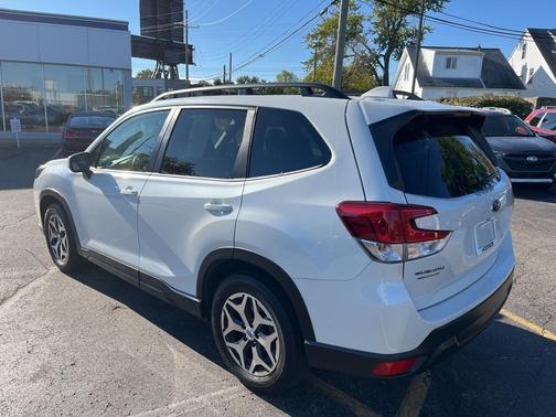 2023 Subaru Forester Premium