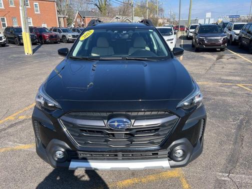 Crystal Black Silica 2023 Subaru Outback Limited