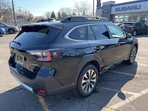 Crystal Black Silica 2023 Subaru Outback Limited