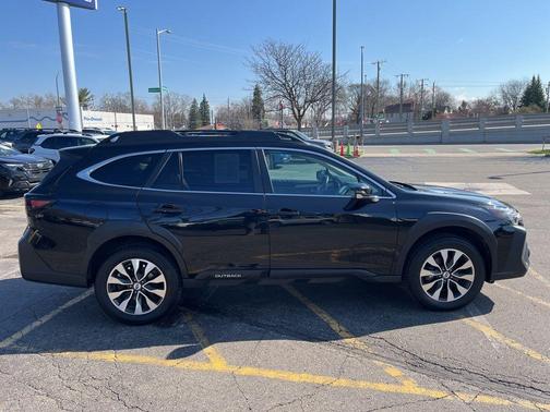 Crystal Black Silica 2023 Subaru Outback Limited