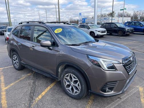 Brilliant Bronze Metallic 2023 Subaru Forester Premium
