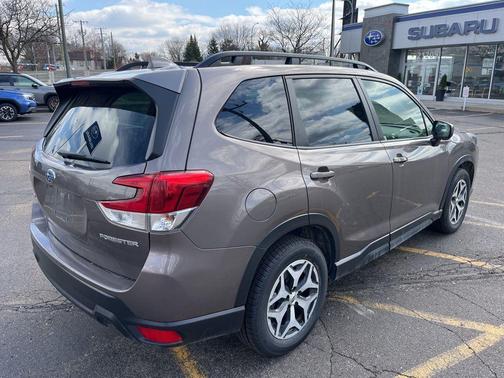 Brilliant Bronze Metallic 2023 Subaru Forester Premium
