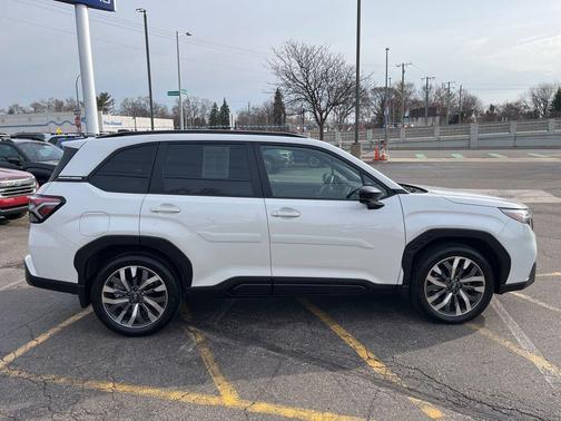 Crystal White Pearl 2025 Subaru Forester Touring