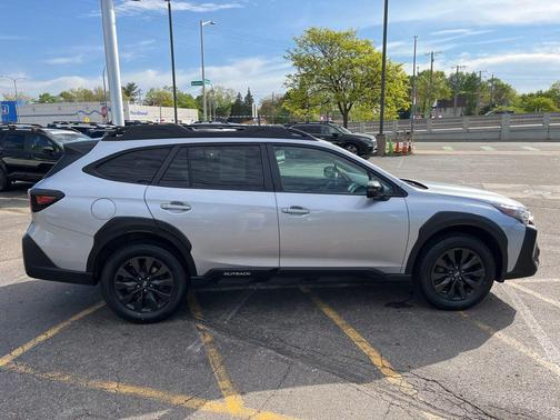 Ice Silver Metallic 2023 Subaru Outback Onyx Edition