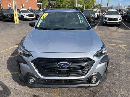Ice Silver Metallic 2023 Subaru Outback Onyx Edition