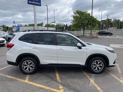 2023 Subaru Forester Premium