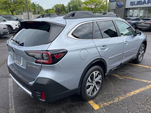 Ice Silver Metallic 2022 Subaru Outback Limited