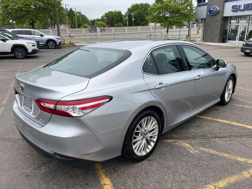 Celestial Silver Metallic 2018 Toyota Camry Hybrid XLE