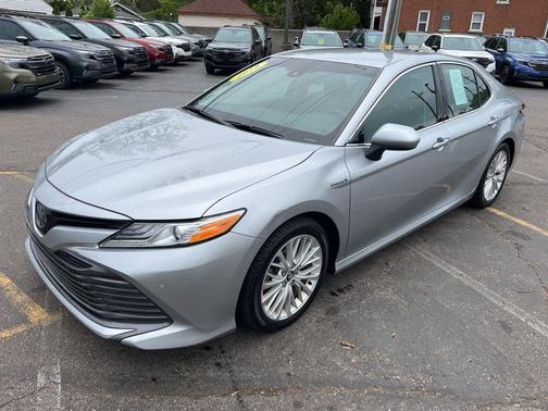 Celestial Silver Metallic 2018 Toyota Camry Hybrid XLE