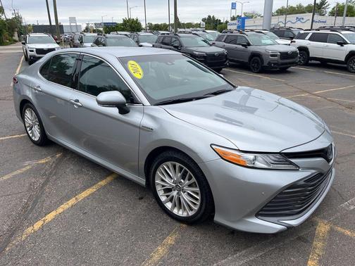 Celestial Silver Metallic 2018 Toyota Camry Hybrid XLE