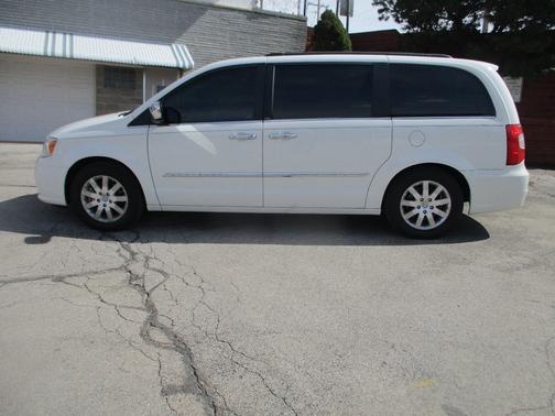 2012 Chrysler Town & Country Touring-L