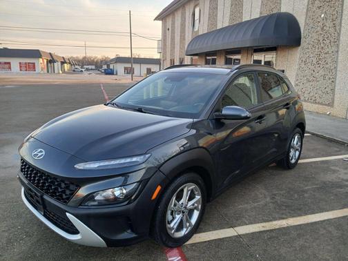 2022 Hyundai KONA SEL
