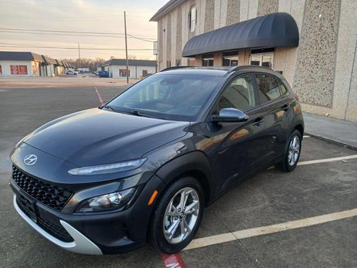 2022 Hyundai KONA SEL