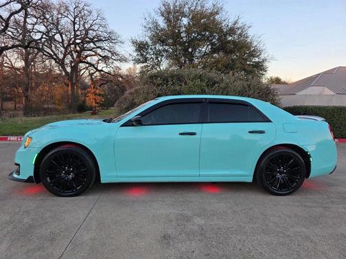 2011 Chrysler 300C Base