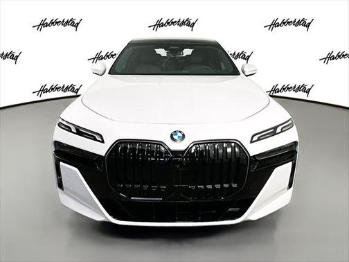 2025 BMW 740 i xDrive
