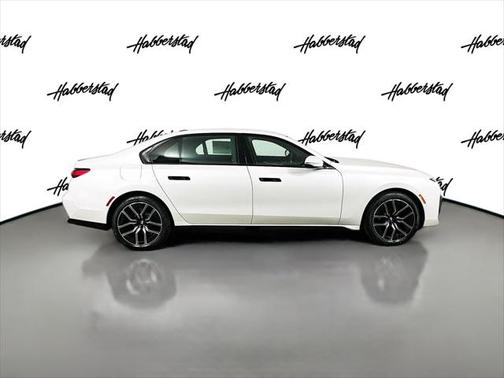 2025 BMW 740 i xDrive