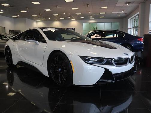 Photo 2 of 30 of 2019 BMW i8 Base