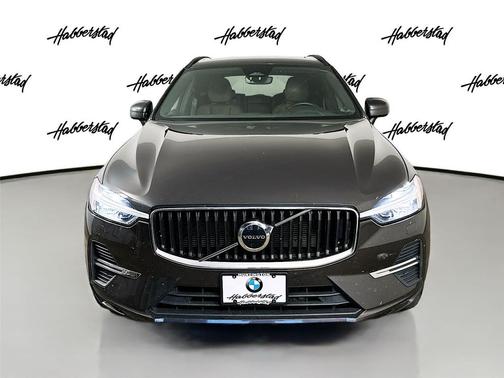 2022 Volvo XC60 B5 Momentum