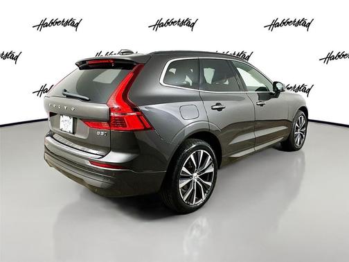 2022 Volvo XC60 B5 Momentum