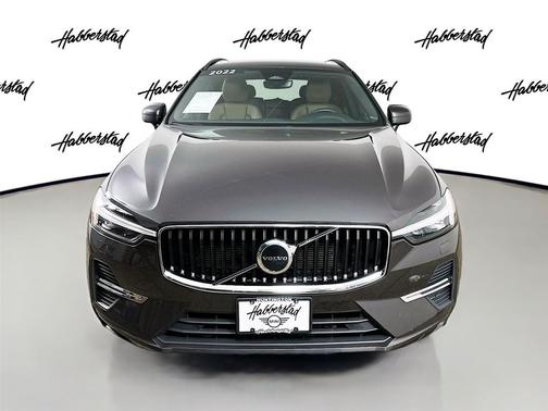 2022 Volvo XC60 B5 Momentum