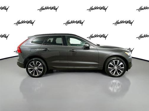 2022 Volvo XC60 B5 Momentum