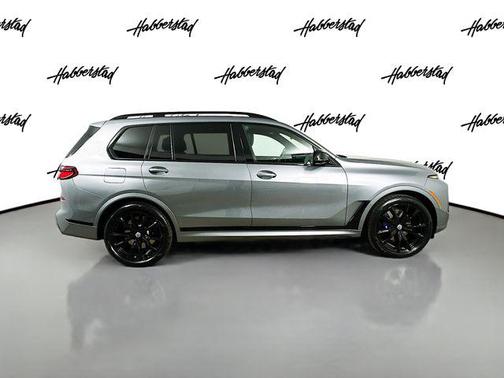2023 BMW X7 M60i