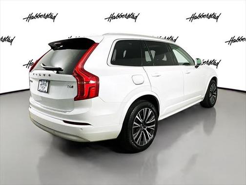 2022 Volvo XC90 T6 Momentum