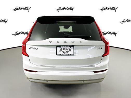 2022 Volvo XC90 T6 Momentum