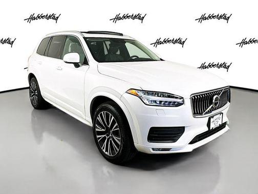 2022 Volvo XC90 T6 Momentum