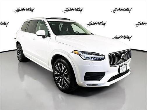 2022 Volvo XC90 T6 Momentum