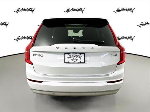 2022 Volvo XC90 T6 Momentum