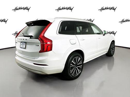 2022 Volvo XC90 T6 Momentum