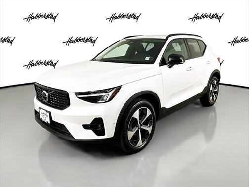 2024 Volvo XC40 B5 Plus Dark Theme