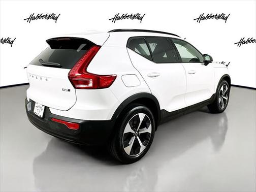 2024 Volvo XC40 B5 Plus Dark Theme