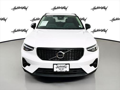 2024 Volvo XC40 B5 Plus Dark Theme