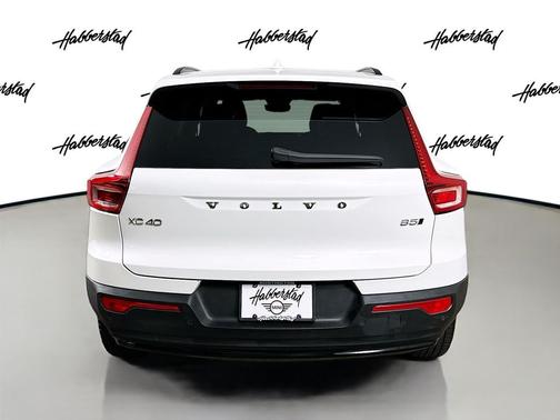 2024 Volvo XC40 B5 Plus Dark Theme