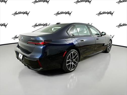2025 BMW 740 i xDrive